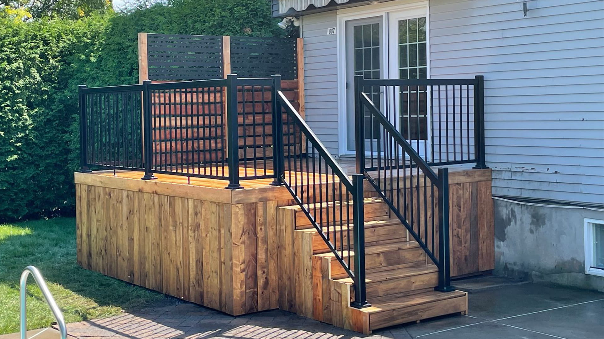 Terrasse-bois-traite-rampe-aluminium