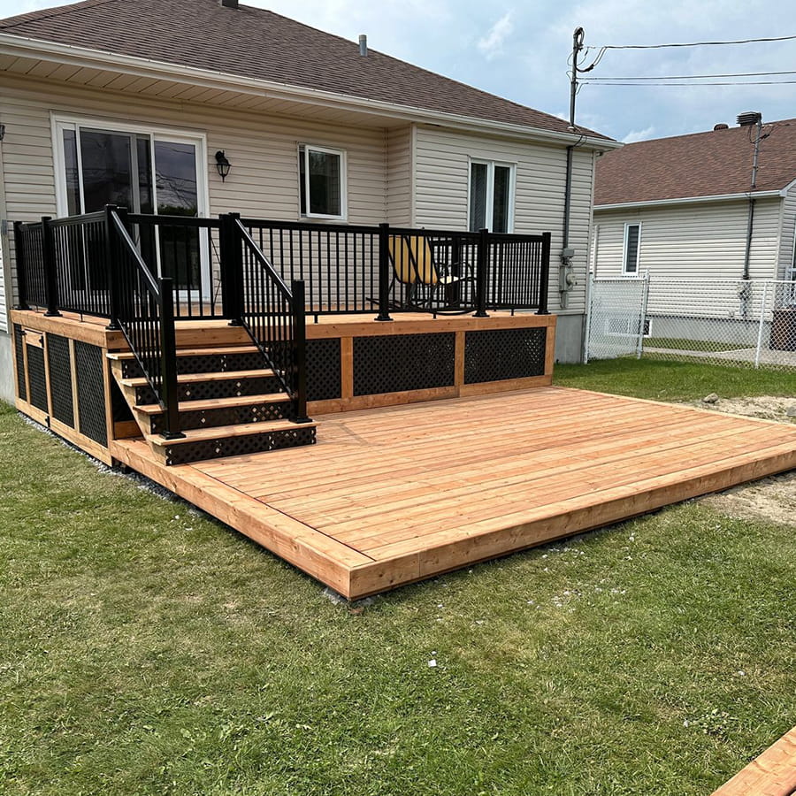 terrasse-2-paliers-bois-traite-rampe-aluminium-mirabel1